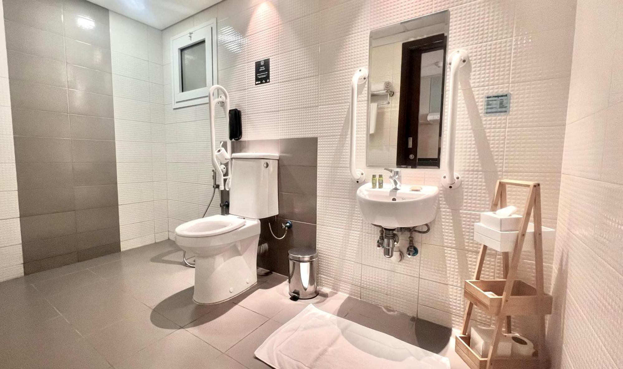Leva Hotel And Suites, Opposite Downtown 두바이 외부 사진